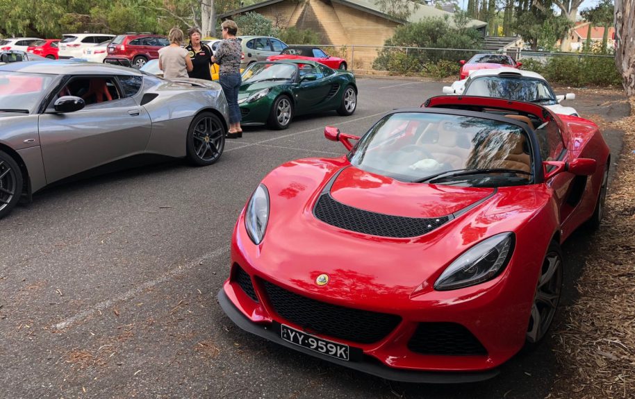 Chris Burtons immaculate Exige Roadster on pole position for the run to Mt Pleasant